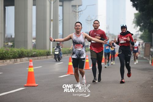 Race photo from ONE RUN 10 K