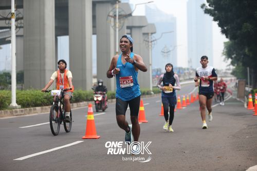 Race photo from ONE RUN 10 K