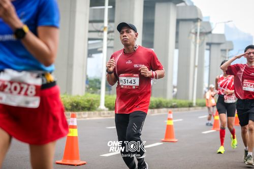 Race photo from ONE RUN 10 K