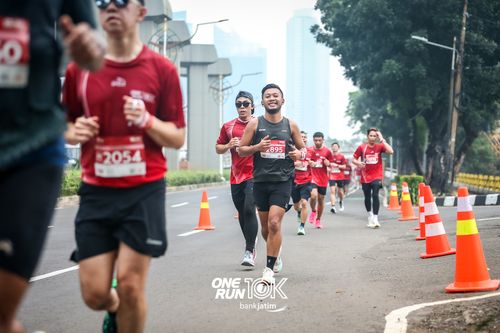 Race photo from ONE RUN 10 K