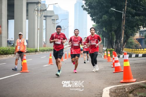 Race photo from ONE RUN 10 K