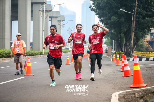 Race photo from ONE RUN 10 K