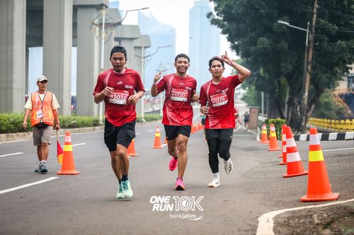 Race photo from ONE RUN 10 K