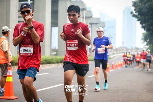 Race photo from ONE RUN 10 K