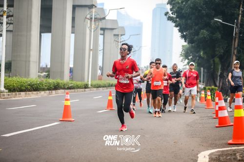 Race photo from ONE RUN 10 K