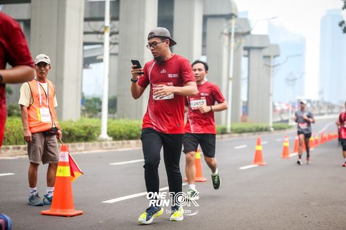 Race photo from ONE RUN 10 K