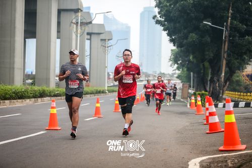 Race photo from ONE RUN 10 K
