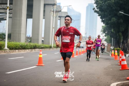 Race photo from ONE RUN 10 K