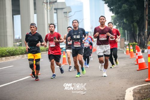 Race photo from ONE RUN 10 K