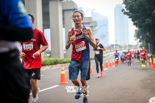 Race photo from ONE RUN 10 K