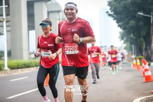 Race photo from ONE RUN 10 K