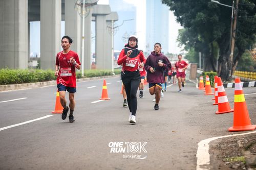 Race photo from ONE RUN 10 K