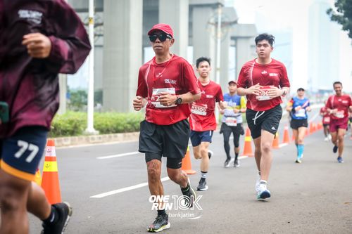 Race photo from ONE RUN 10 K