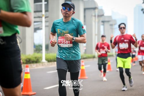 Race photo from ONE RUN 10 K