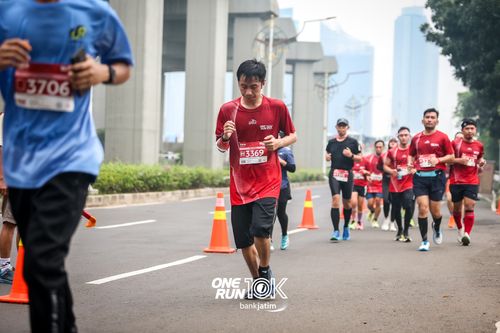 Race photo from ONE RUN 10 K