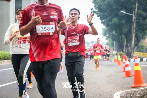 Race photo from ONE RUN 10 K