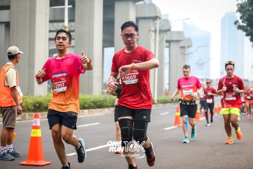 Race photo from ONE RUN 10 K