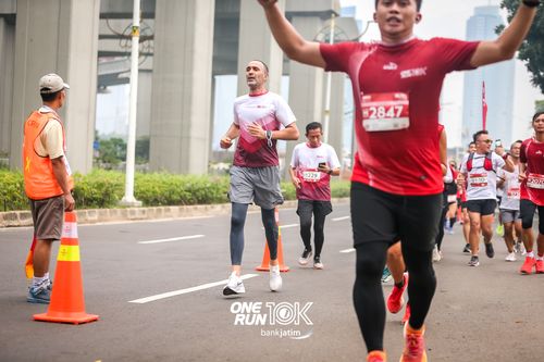 Race photo from ONE RUN 10 K