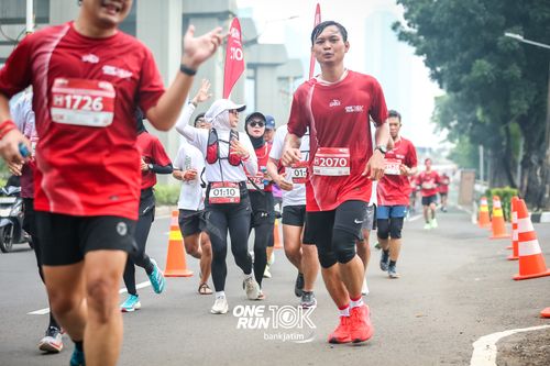 Race photo from ONE RUN 10 K