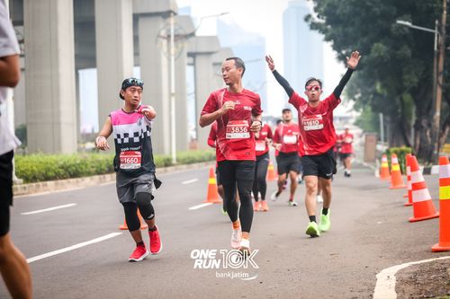 Race photo from ONE RUN 10 K