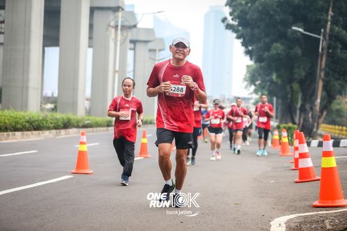 Race photo from ONE RUN 10 K