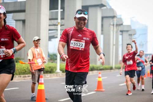 Race photo from ONE RUN 10 K