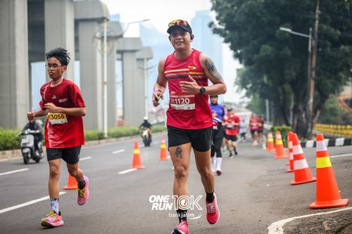Race photo from ONE RUN 10 K