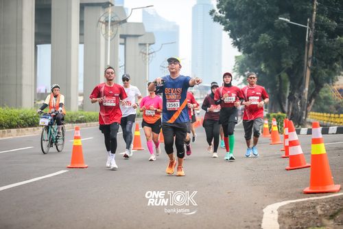 Race photo from ONE RUN 10 K