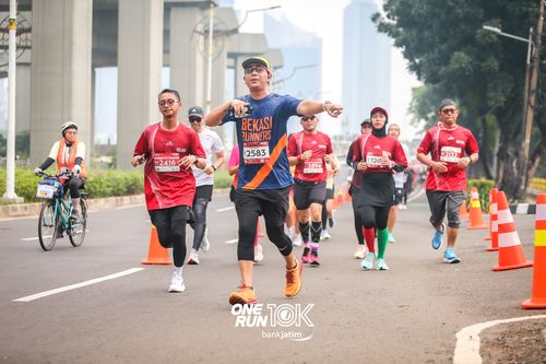 Race photo from ONE RUN 10 K