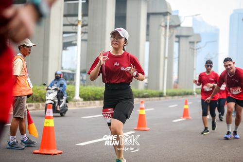 Race photo from ONE RUN 10 K