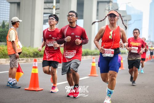 Race photo from ONE RUN 10 K