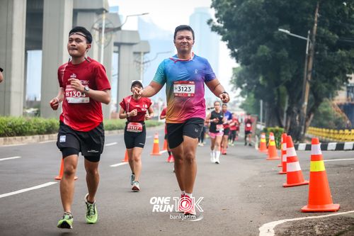 Race photo from ONE RUN 10 K