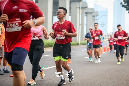 Race photo from ONE RUN 10 K