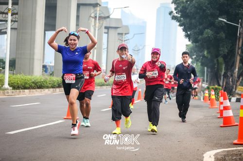 Race photo from ONE RUN 10 K