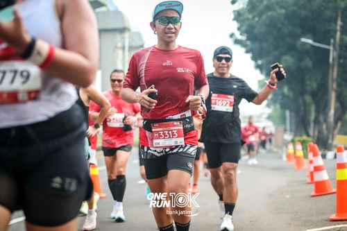 Race photo from ONE RUN 10 K