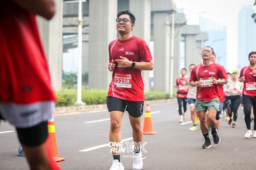 Race photo from ONE RUN 10 K