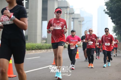 Race photo from ONE RUN 10 K