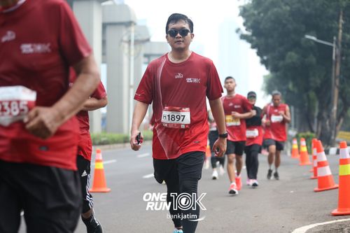 Race photo from ONE RUN 10 K