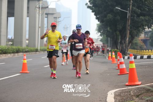 Race photo from ONE RUN 10 K