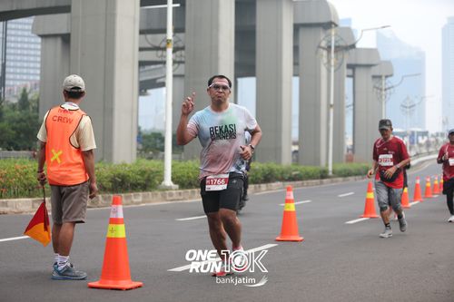 Race photo from ONE RUN 10 K