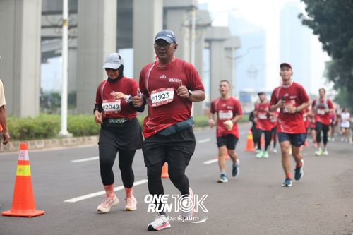 Race photo from ONE RUN 10 K