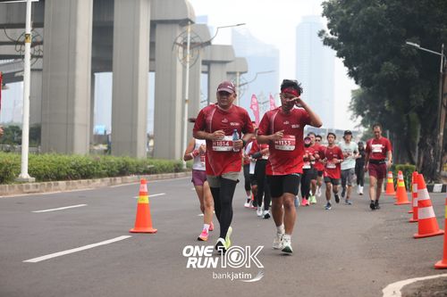 Race photo from ONE RUN 10 K
