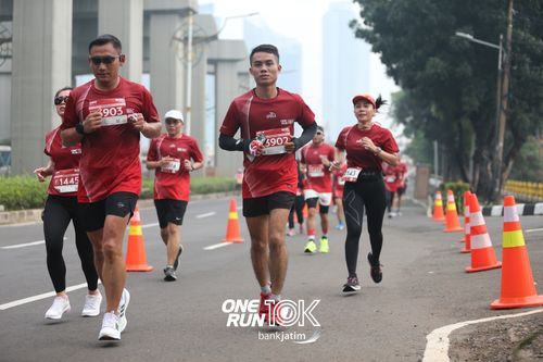 Race photo from ONE RUN 10 K