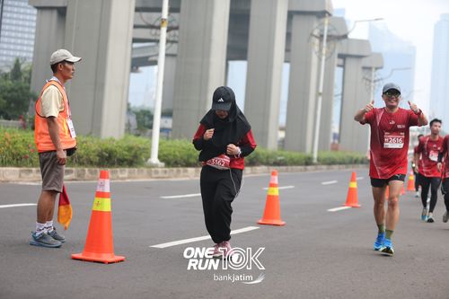 Race photo from ONE RUN 10 K