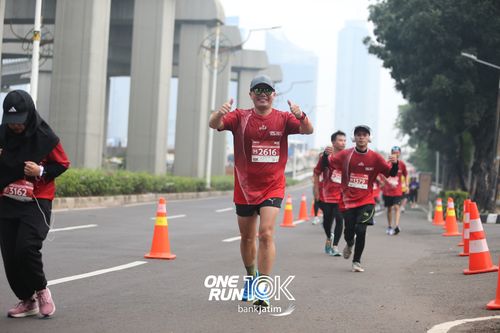 Race photo from ONE RUN 10 K
