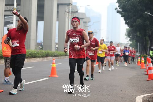 Race photo from ONE RUN 10 K