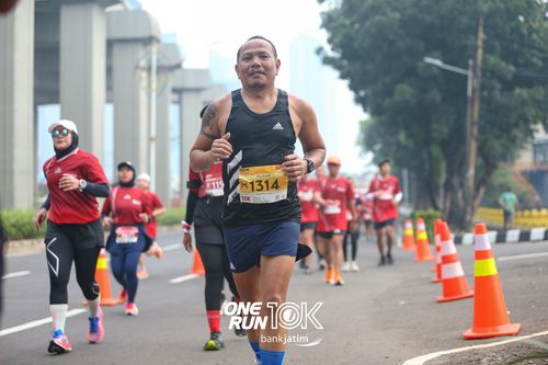 Race photo from ONE RUN 10 K