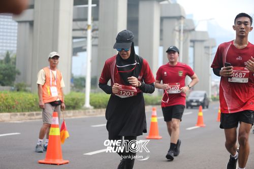 Race photo from ONE RUN 10 K