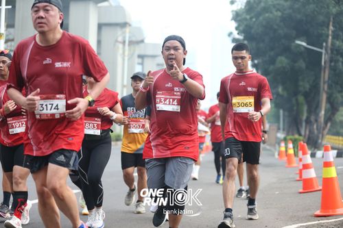 Race photo from ONE RUN 10 K