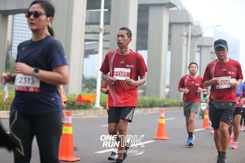 Race photo from ONE RUN 10 K